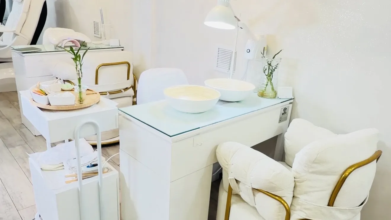 Dream Nails by Katterine, beauty salon at 102-58 43rd Avenue in Queens, New York