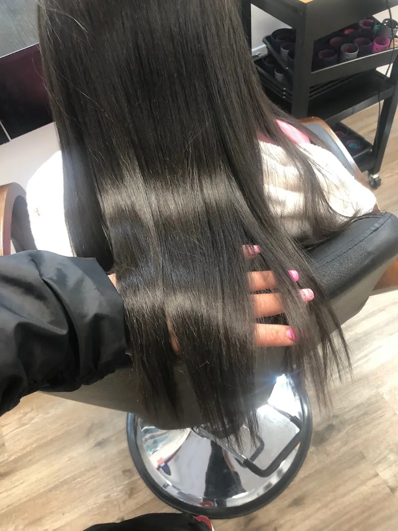 Esmailyn Beauty Salon, hair salon at 405 61st Street in Brooklyn, New York