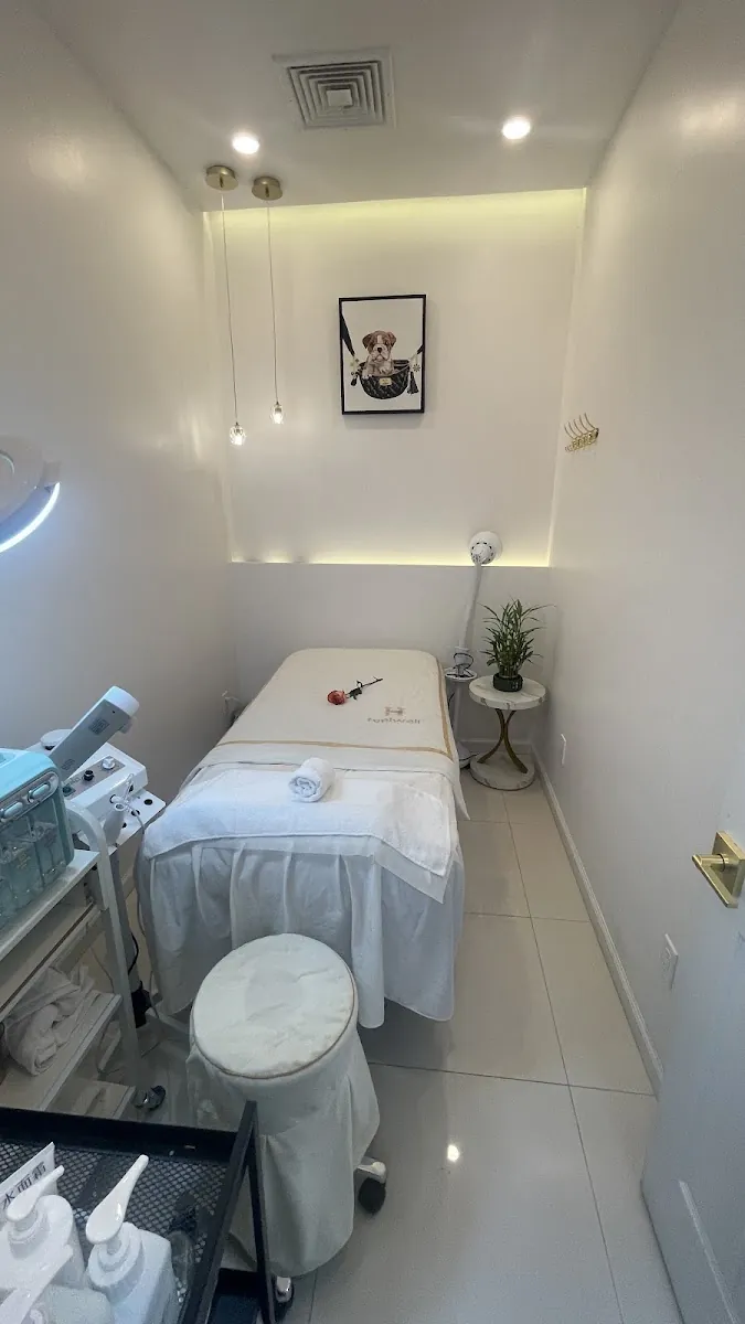 Everday Beauty Lab, beauty salon at 86th Street in Brooklyn, New York