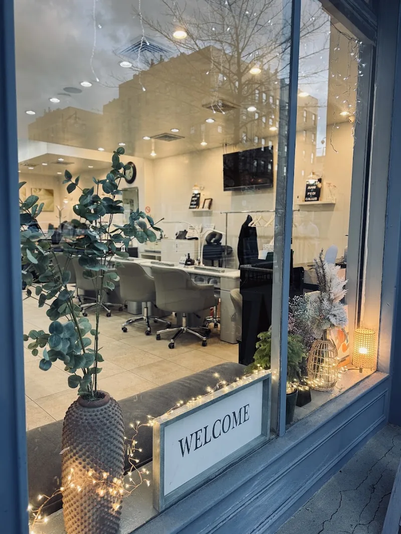 L L Nail & Spa