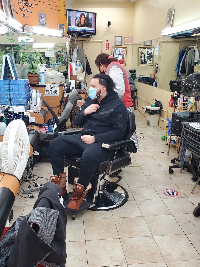 La Rubia De Columbus Barber Shop
