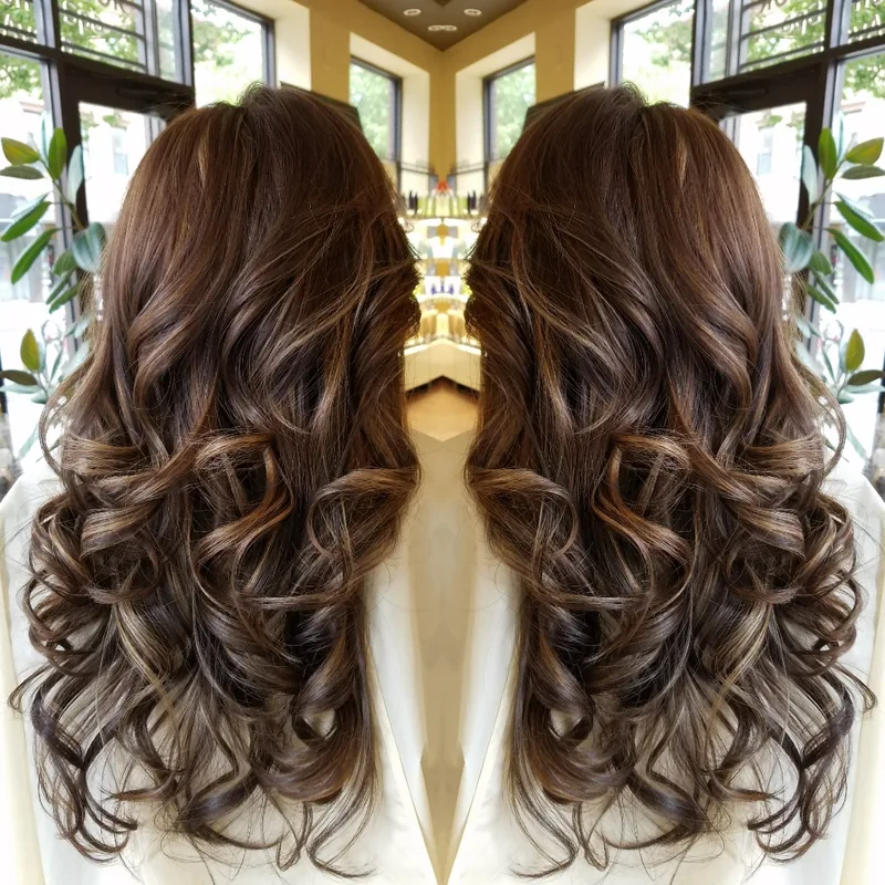 Natural Look Aveda, hair salon at 320 Bedford Avenue in Brooklyn, New York