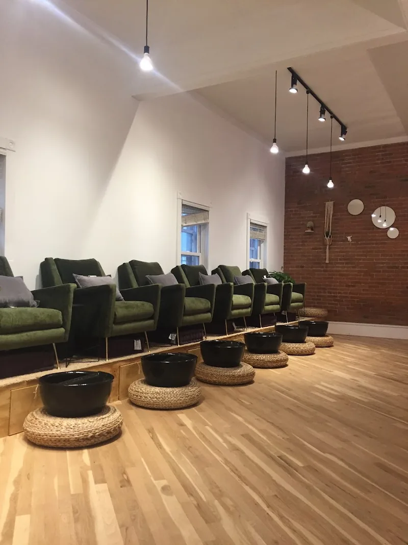 pH7 Nails & Sugaring