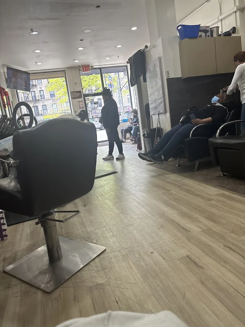 Radiant Reflections Beauty Salon, beauty salon at 2505 Adam Clayton Powell Boulevard in Manhattan, New York