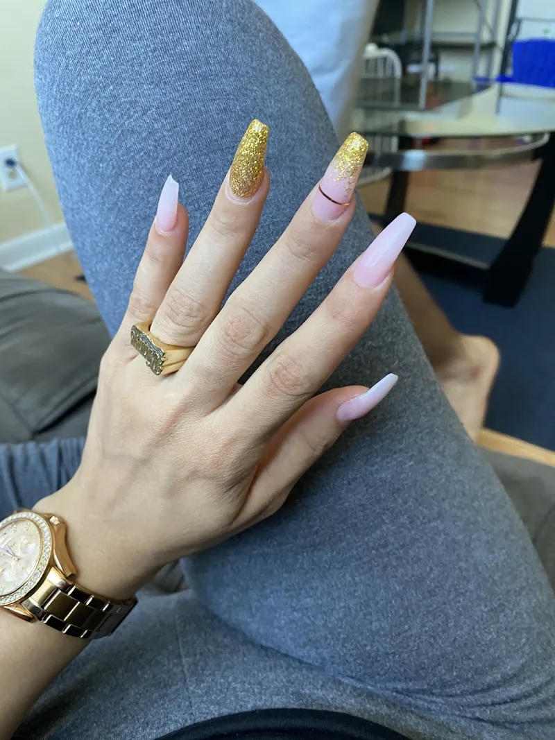 Raquelle Nail Bar, beauty salon at 986 Columbus Avenue in Manhattan, New York