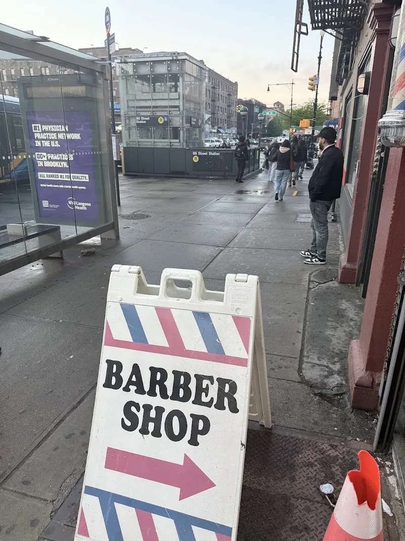 Star Cut Barber Shop, hair salon at 8607 4th Avenue in Brooklyn, New York