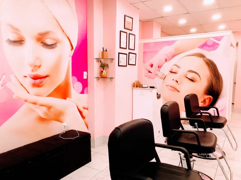 Thread on SS, beauty salon at 4135 Broadway in Manhattan, New York