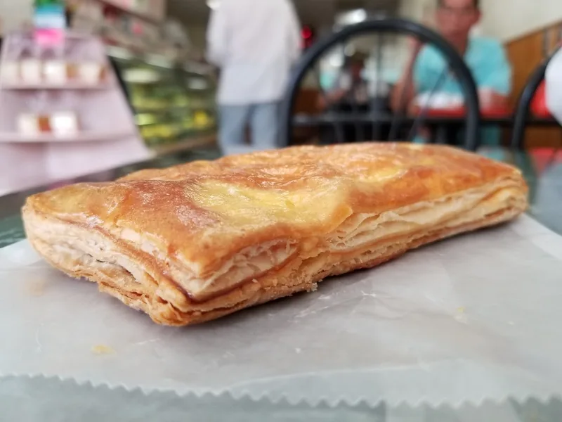 Y & M Bakery