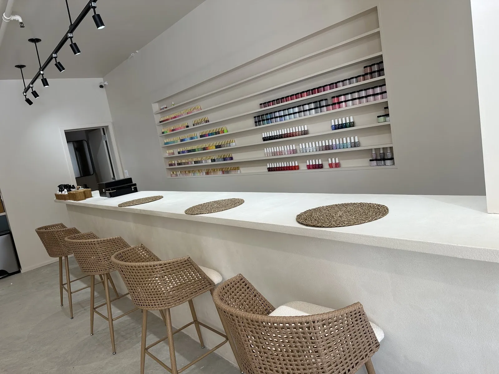 Zeno Nail Bar, beauty salon at 369 9th Street in Brooklyn, New York